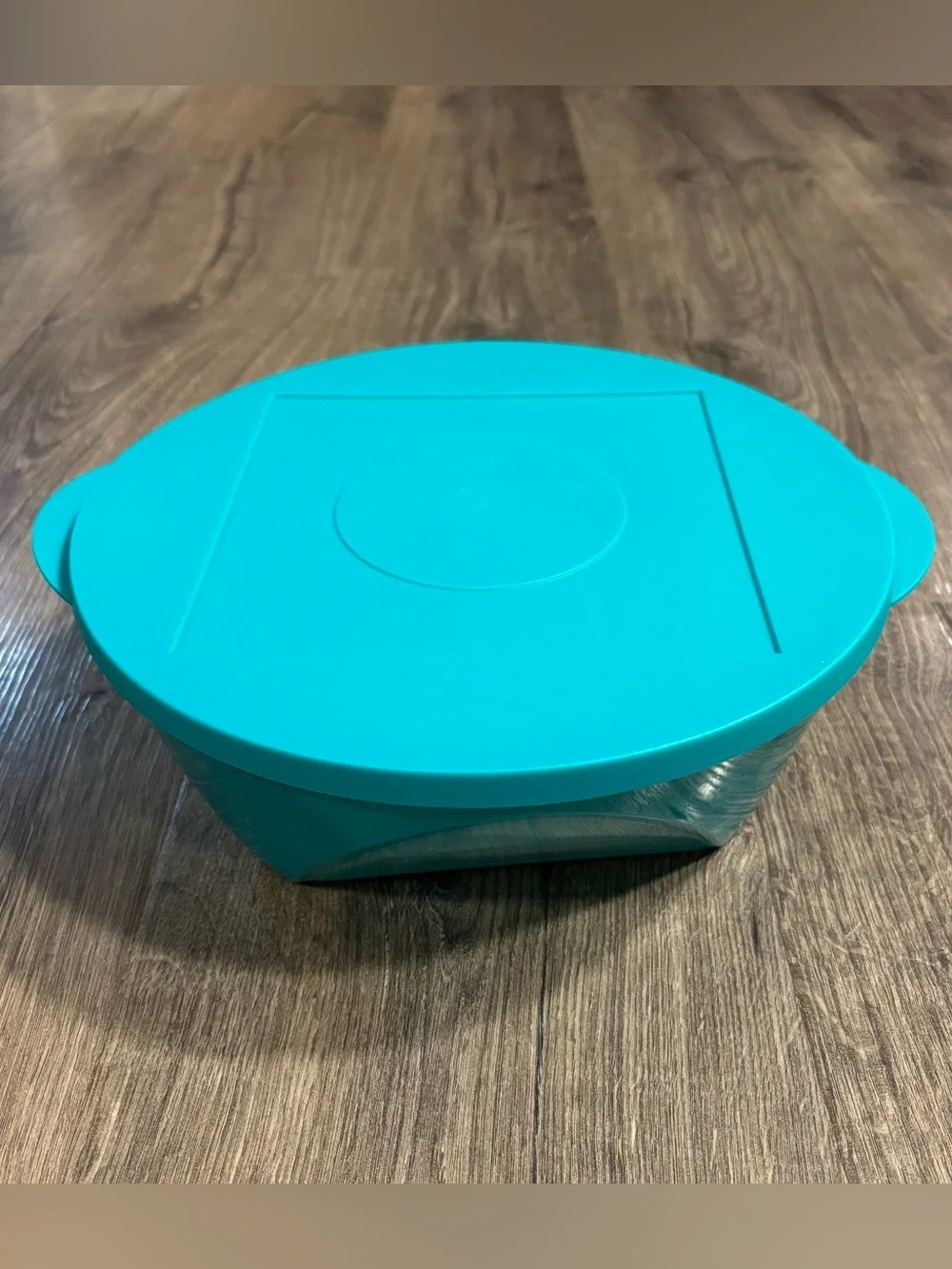 Tupperware Turquoise Vision Bowl w/ Lid 2.5 Liters 10.5 Cups 5551B-3 LIKE NEW